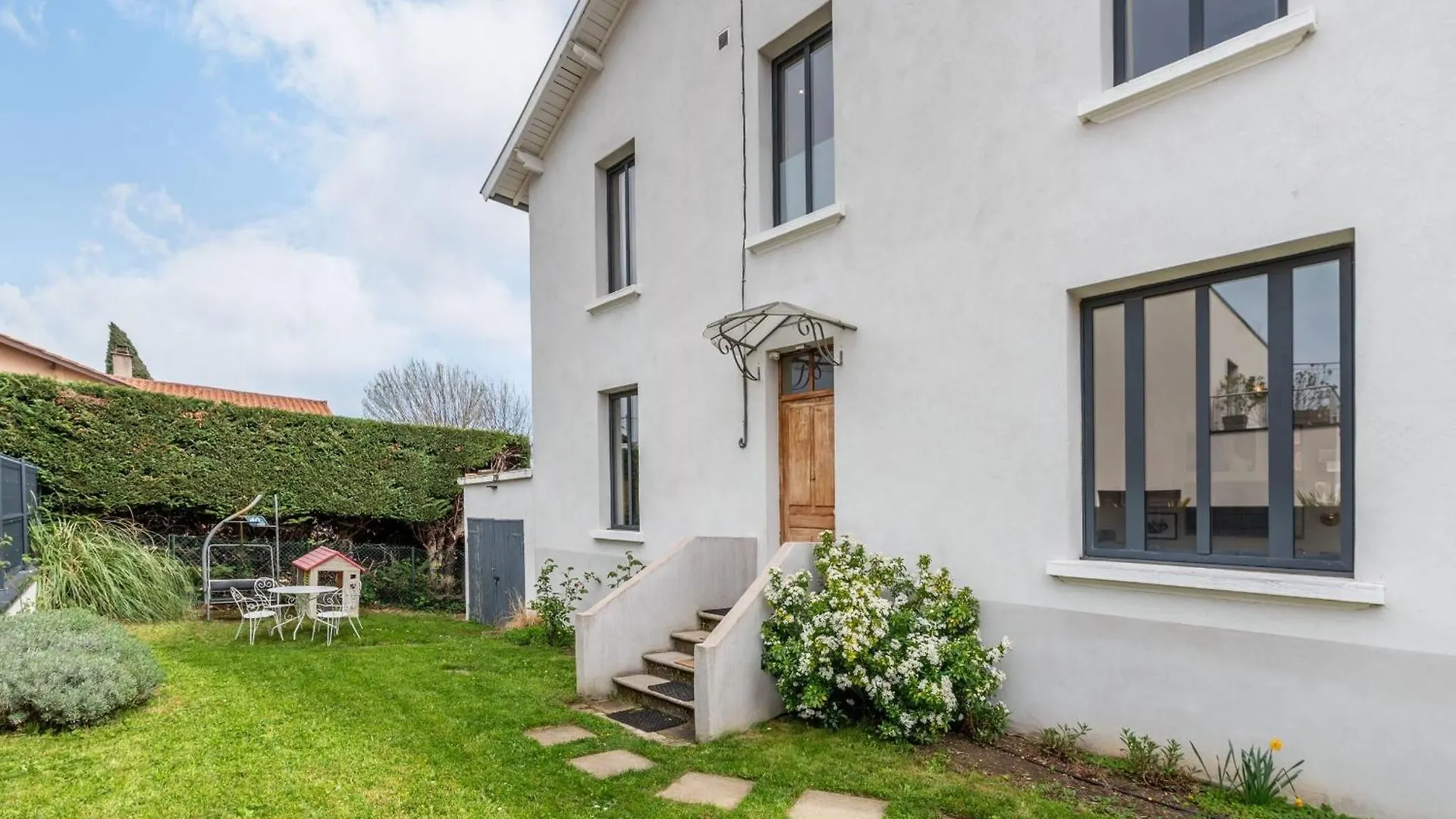 Le Marronnier - charming house with swimming pool Villa Sainte-Foy-lès-Lyon